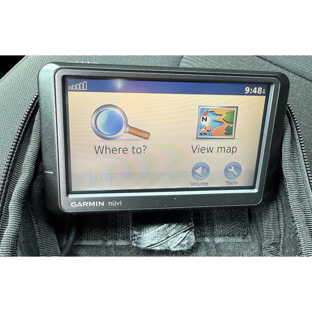 Garmin Nuvi 255W Bundle GPS Navigation Maps Directions + Weighted Carrying Case
